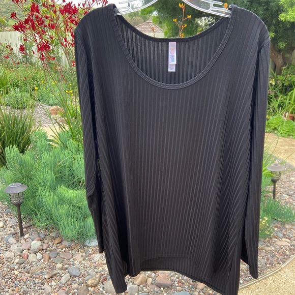 LuLaRoe Tops - 3/$25 LuLaRoe Lynnae Style long sleeve Top 3x